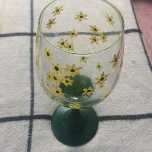 Hand Painted Daisy White wine glass